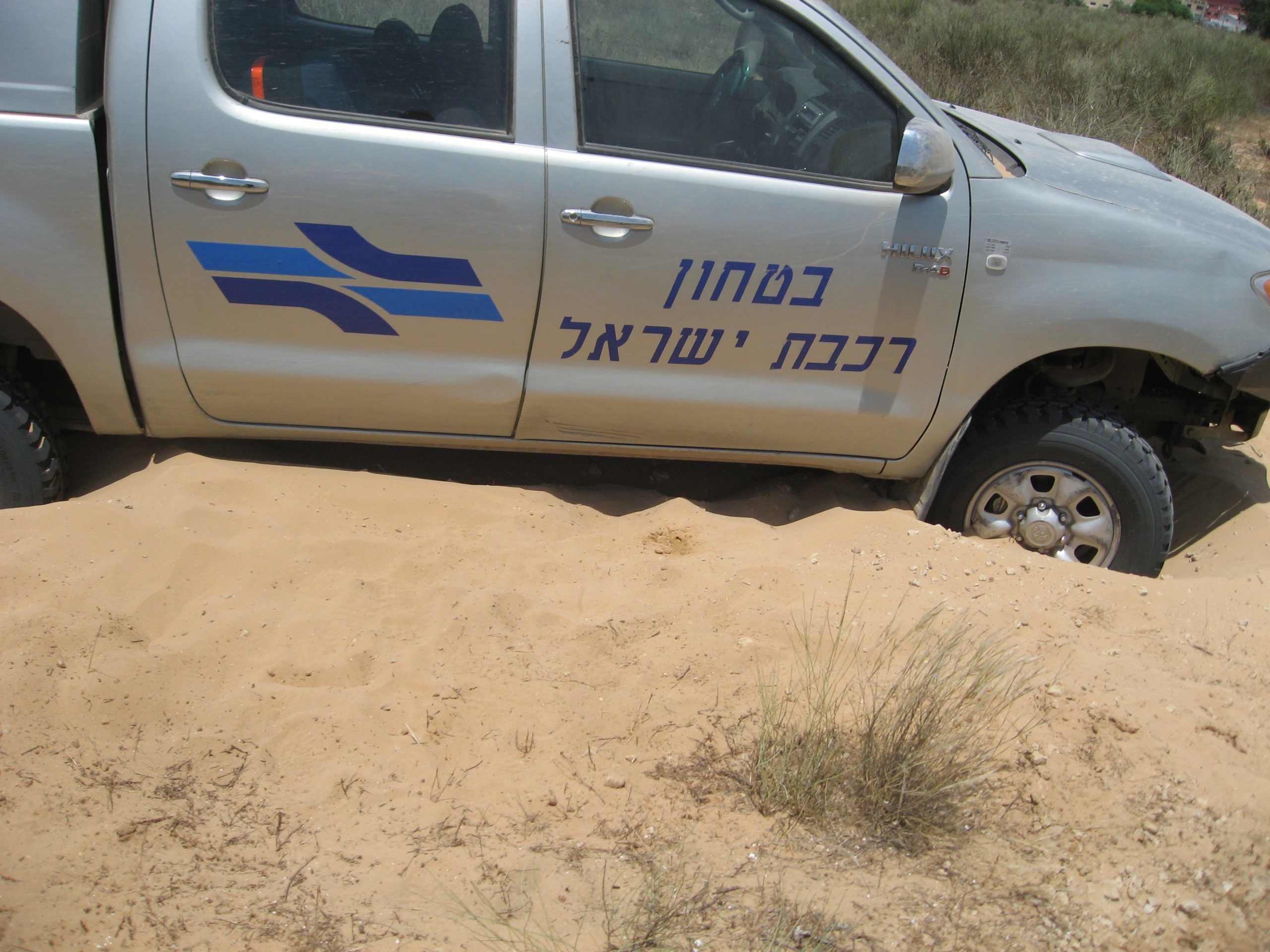 חילוץ שטח בנתניה רכב ביטחון בחול